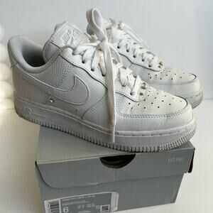 Nike Air Force 1 Low '07 SE in Pearl White